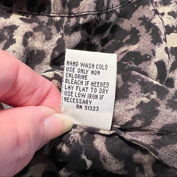 Kenneth Cole New York (EUC) 100% SILK Top, Size 12 - Picture 9 of 12